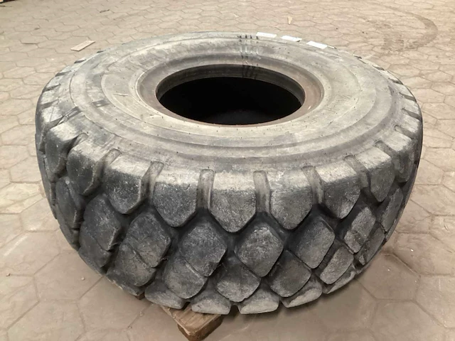 Bridgestone 23.5r25 band - afbeelding 2 van  5