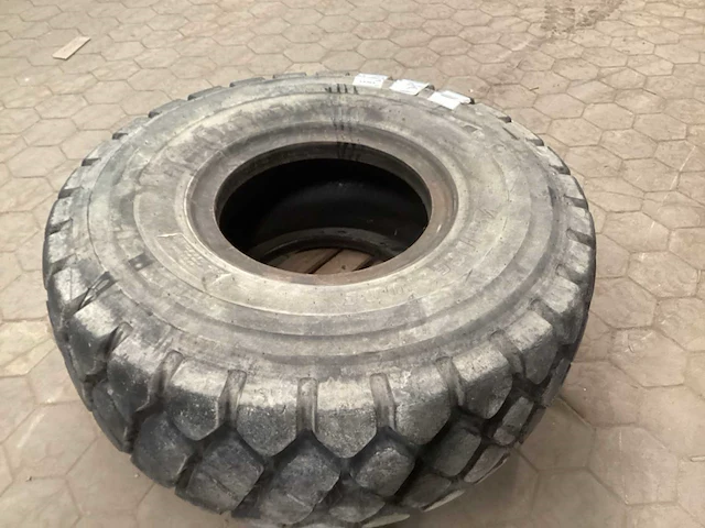 Bridgestone 23.5r25 band - afbeelding 3 van  5
