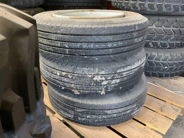 Bridgestone band (3x) - afbeelding 1 van  3