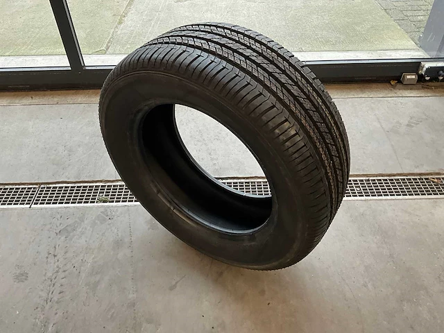 Bridgestone "dueler h/l" 255/55 r17 - afbeelding 1 van  6