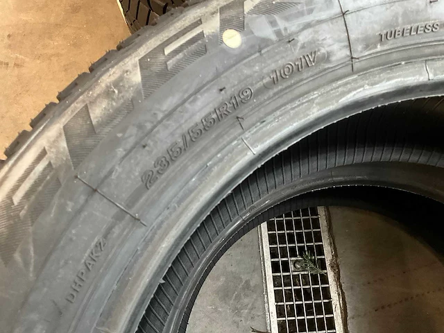 Bridgestone "dueler h/p" 235/55 r19 (4x) - afbeelding 4 van  8