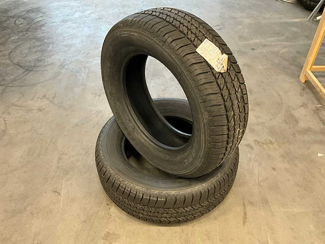 Bridgestone "dueler h/t" 265/60 r18 (2x) - afbeelding 1 van  5