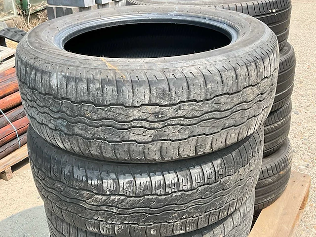 Bridgestone dueler h/t 687 autobanden (4x) - afbeelding 8 van  10