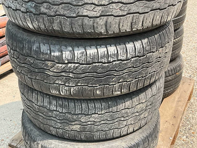 Bridgestone dueler h/t 687 autobanden (4x) - afbeelding 9 van  10