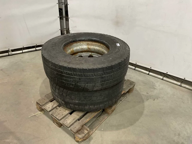 Bridgestone m749 band (2x) - afbeelding 1 van  8