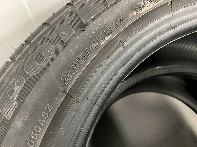 Bridgestone "potenza" 235/45 r17 (4x) - afbeelding 7 van  10