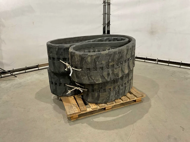 Bridgestone rupsband (2x) - afbeelding 1 van  8