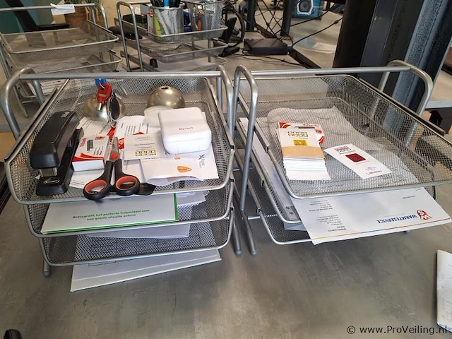 Brievenbakjes met inhoud - afbeelding 2 van  2