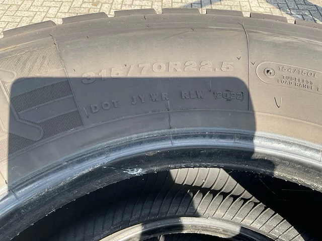 Brigestone 315/70r22,5 autoband - afbeelding 4 van  9