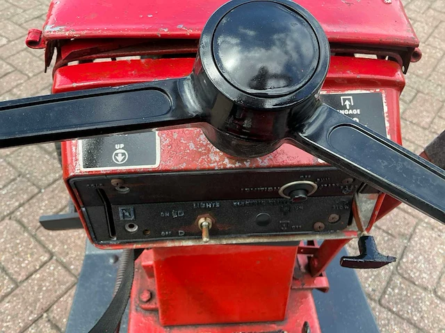 Briggs&stratton 2 wd minitractor - afbeelding 12 van  12