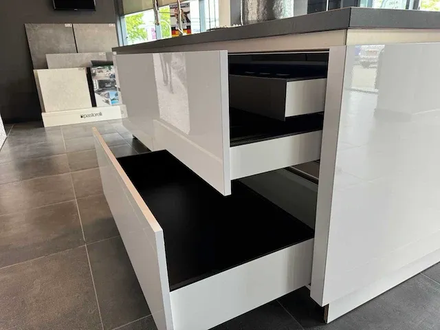 Brigitte - showroomkeuken - afbeelding 10 van  33