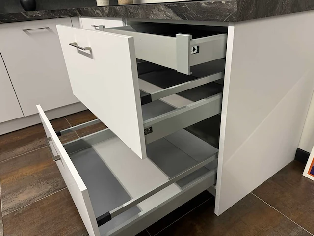 Brigitte - showroomkeuken - afbeelding 18 van  56