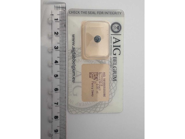 Briljant geslepen blauwe diamant met certificaat aig, 0,37 kt - sieraad - afbeelding 3 van  3