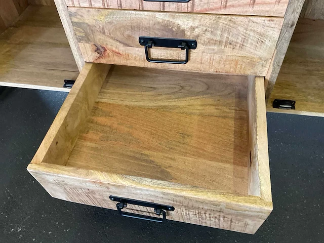 Britt dressoir - afbeelding 7 van  8