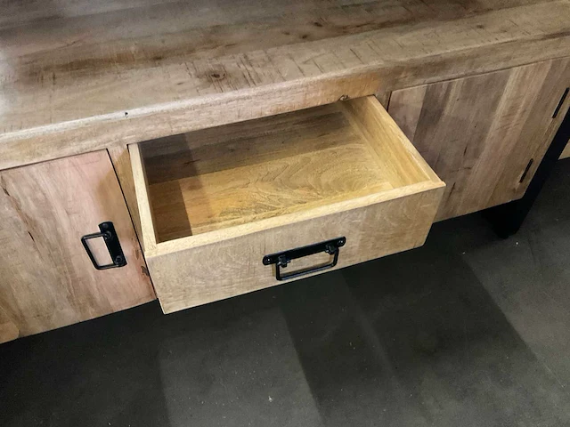 Britt dressoir - afbeelding 10 van  11