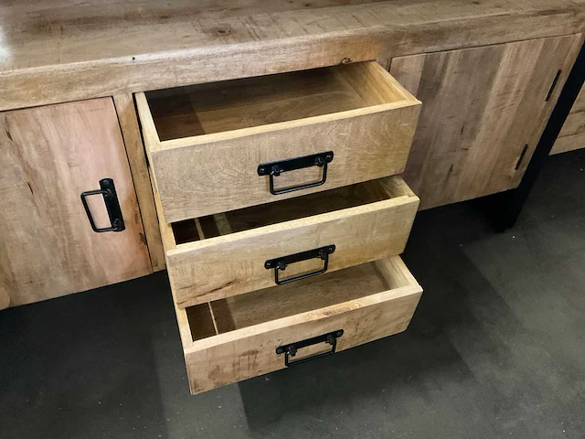 Britt dressoir - afbeelding 11 van  11