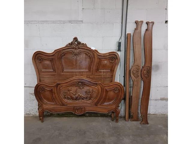 Brocant, massief houten bed - afbeelding 1 van  7