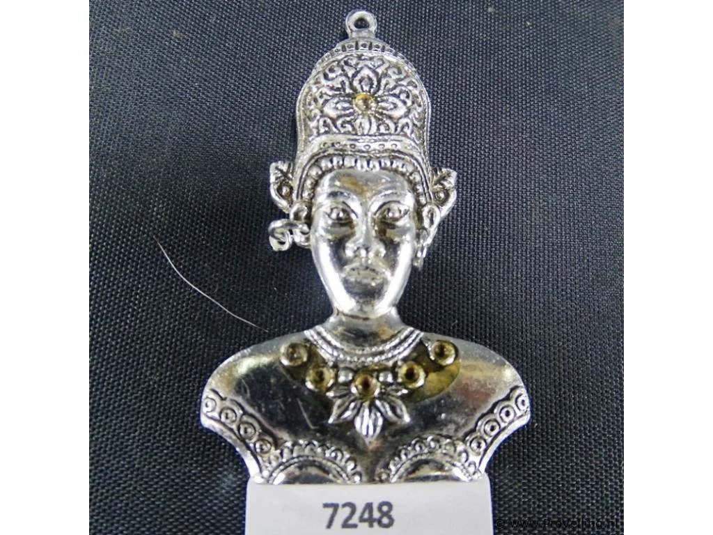 Sieraden en bijoux uit nalatenschappen. startbod € 1,00. gratis verzending in nederland. oozzoo lunteren.