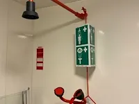 Broen nooddouche met ogenspoelkop - afbeelding 2 van  5