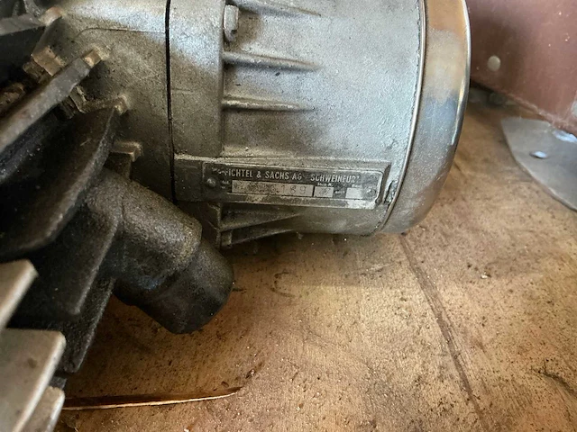 Brommer onderdelen tank, motorblokken, zadels - afbeelding 8 van  10