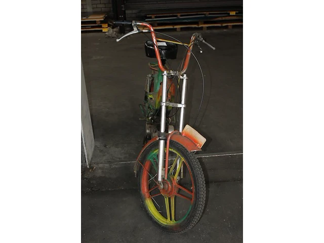 Brommer puch 50cc, rijdend. geen kenteken - afbeelding 2 van  2