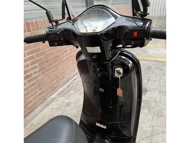 Bromscooter, la souris, sourini, 2023 - afbeelding 35 van  36