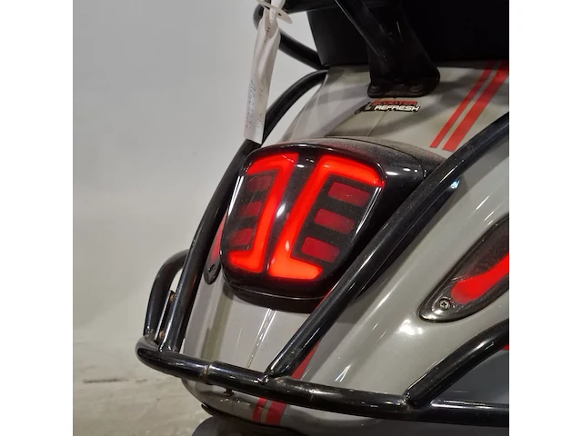 Bromscooter, piaggio, vespa sprint, 2019 - afbeelding 22 van  43
