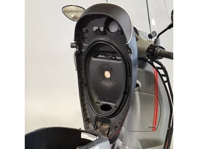 Bromscooter, piaggio, vespa sprint, 2019 - afbeelding 35 van  43