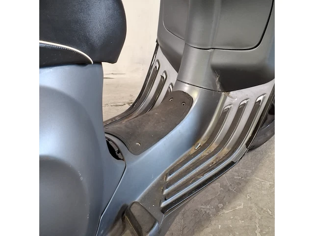 Bromscooter, vespa, sprint - afbeelding 17 van  35