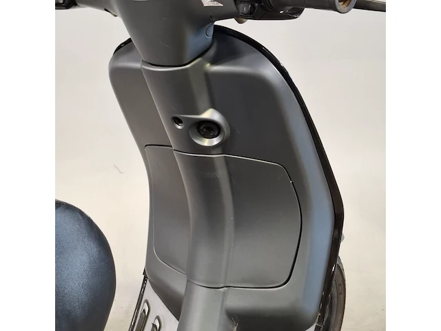 Bromscooter, vespa, sprint - afbeelding 21 van  35