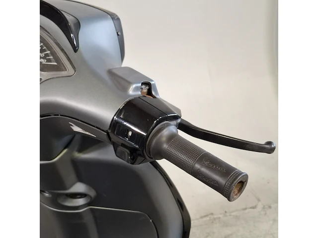 Bromscooter, vespa, sprint - afbeelding 25 van  35