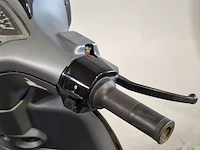 Bromscooter, vespa, sprint - afbeelding 25 van  35