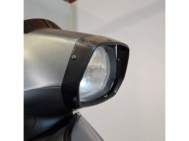 Bromscooter, vespa, sprint - afbeelding 26 van  35