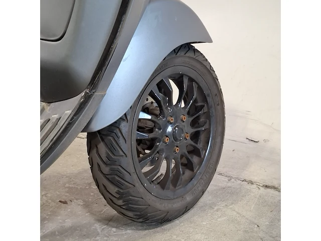 Bromscooter, vespa, sprint - afbeelding 27 van  35