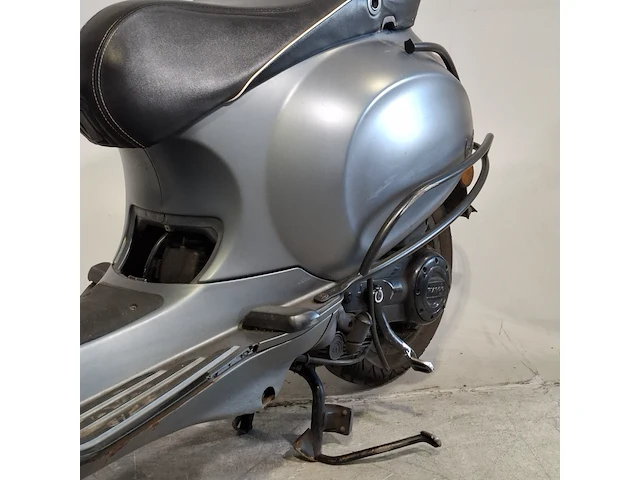 Bromscooter, vespa, sprint - afbeelding 33 van  35