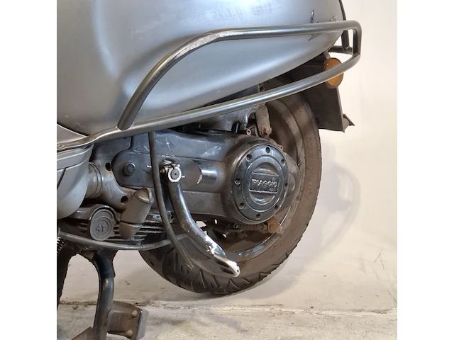 Bromscooter, vespa, sprint - afbeelding 34 van  35