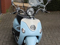 Bromscooter znen flash baffi met kenteken f-057-dl. datum eerste toelating 14-07-2011. kilometerstand 2.403. - afbeelding 5 van  11