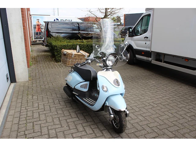 Bromscooter znen flash baffi met kenteken f-057-dl. datum eerste toelating 14-07-2011. kilometerstand 2.403. - afbeelding 6 van  11