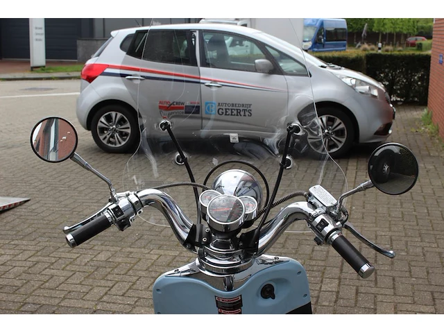 Bromscooter znen flash baffi met kenteken f-057-dl. datum eerste toelating 14-07-2011. kilometerstand 2.403. - afbeelding 7 van  11
