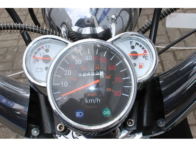 Bromscooter znen flash baffi met kenteken f-057-dl. datum eerste toelating 14-07-2011. kilometerstand 2.403. - afbeelding 9 van  11