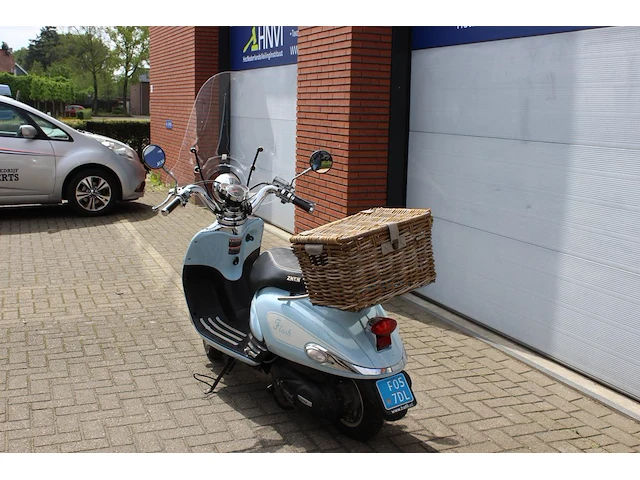 Bromscooter znen flash baffi met kenteken f-057-dl. datum eerste toelating 14-07-2011. kilometerstand 2.403. - afbeelding 11 van  11