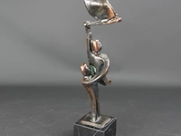 Bronzen beeld ammerlaan?. op marmeren basement - afbeelding 1 van  5