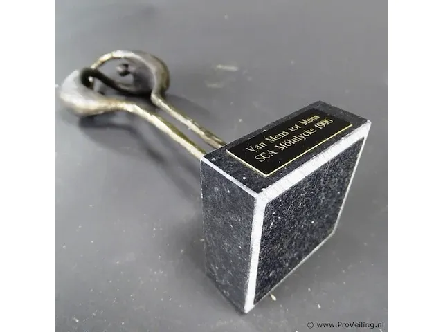 Bronzen beeld corry ammerlaan?. - afbeelding 5 van  5