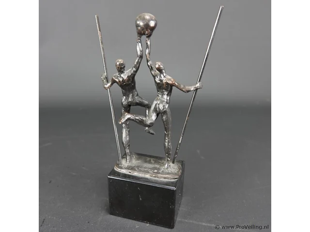 Bronzen beeld corry ammerlaan - afbeelding 3 van  5