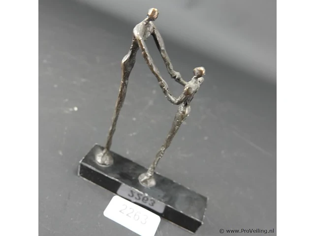 Bronzen beeld corry ammerlaan - afbeelding 2 van  5