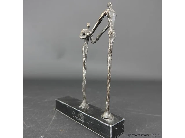 Bronzen beeld corry ammerlaan - afbeelding 3 van  5