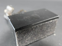 Bronzen beeld op stenen basement - afbeelding 5 van  5