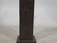 Bronzen beeld op stenen sokkel, n. knoop, 2008 - afbeelding 4 van  7