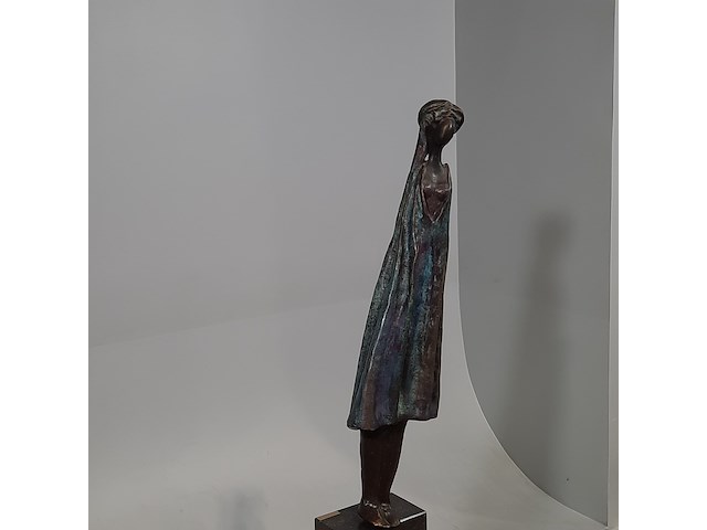 Bronzen beeld op stenen sokkel, n. knoop, 2008 - afbeelding 6 van  7