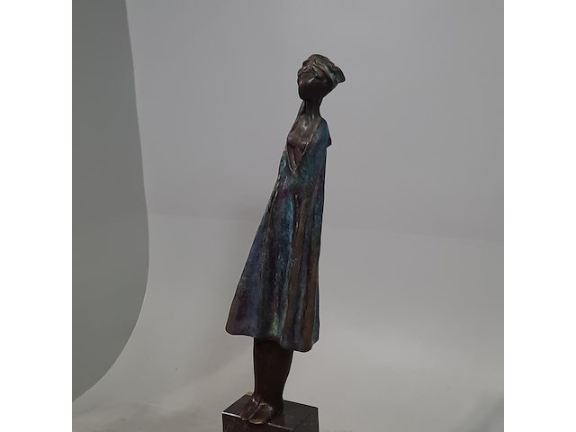 Bronzen beeld op stenen sokkel, n. knoop, 2008 - afbeelding 7 van  7